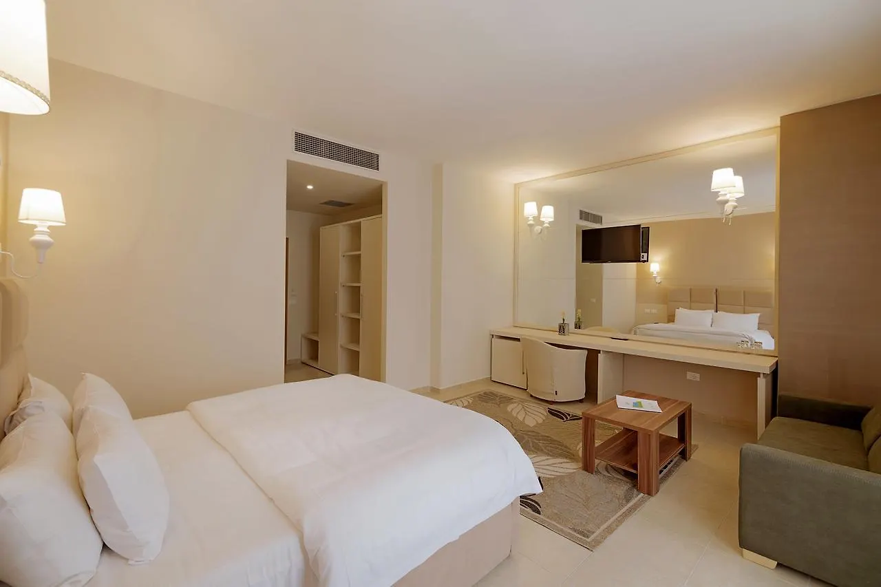 Horizont Hotel Durrës 4*,